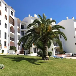 luxury-modern-apartment-by-the-beach.1costadelsol.com/